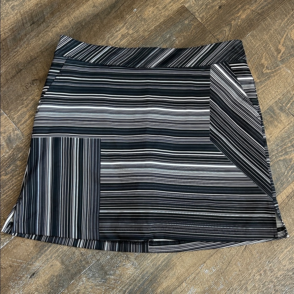Lady Hagen Black and White Striped Golf Skort Size 8 Pockets